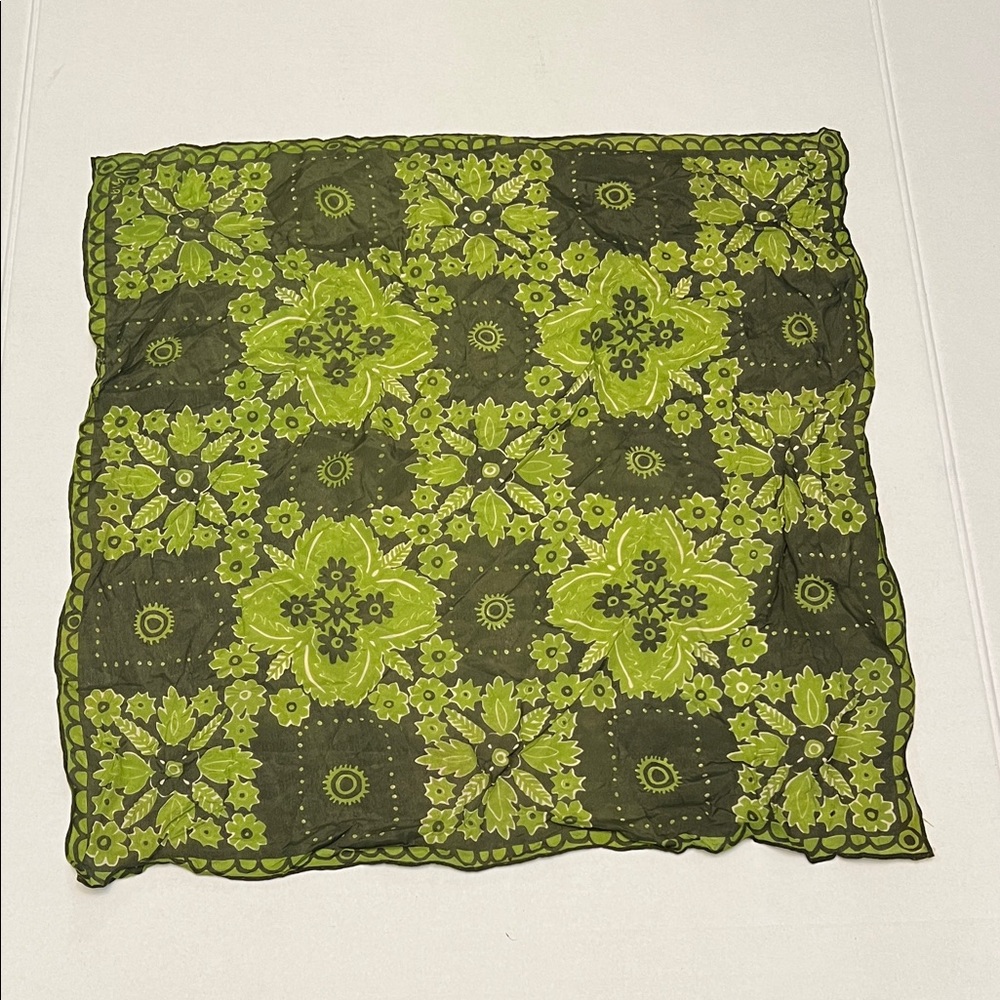 80’s VINTAGE VERA SILK BLEND FLORAL SQUARE PATCHWORK SCARF MADE IN JAPAN GREEN